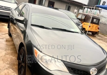 Toyota Camry XLE V6 4dr Sedan (3.5L 6cyl 6A) 2013