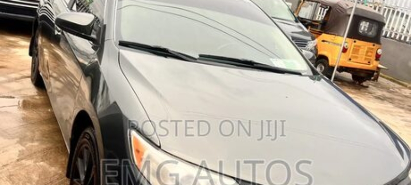 Toyota Camry XLE V6 4dr Sedan (3.5L 6cyl 6A) 2013