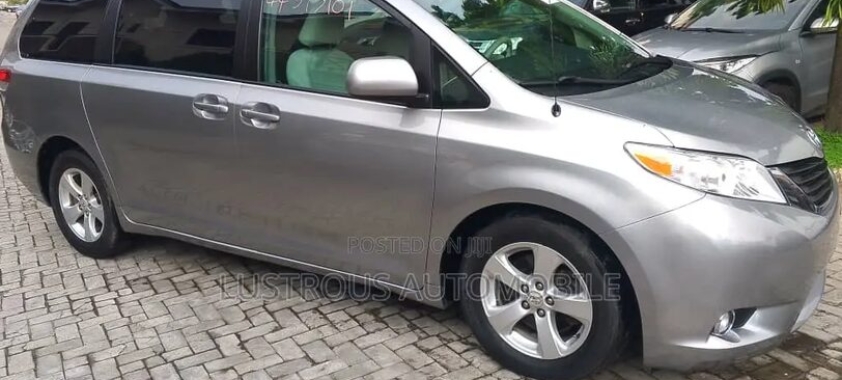 Toyota Sienna LE 7 Passenger 2011 Silver
